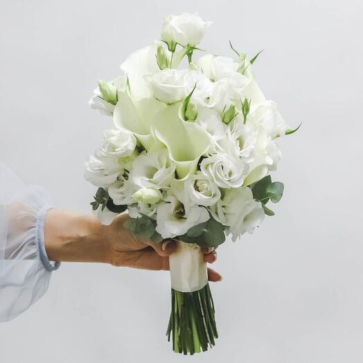 Букет невесты каллы и эустома 