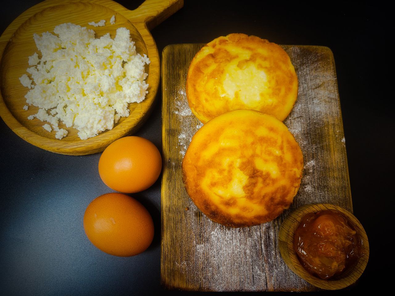 Сырники со сметаной и сгущенкой