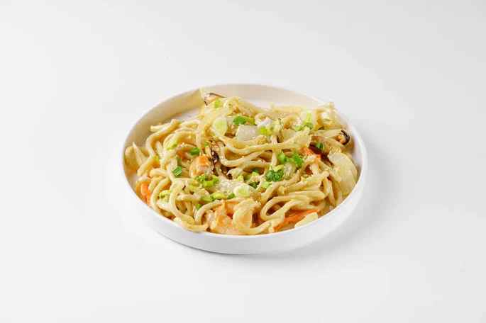 Лапша с морепродуктами в сливочном соусе