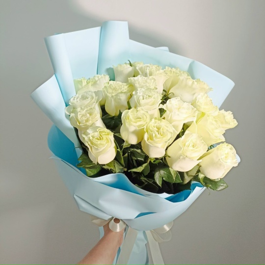 Букет из 25 белых роз