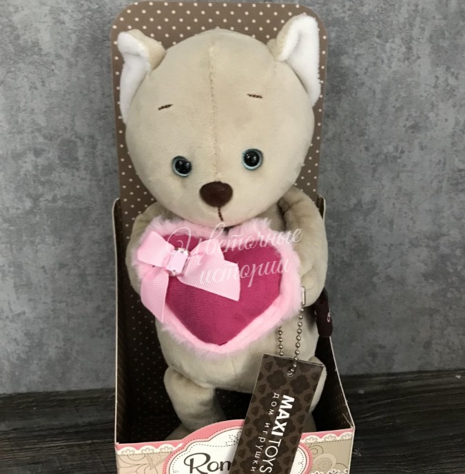 Романтичный Котик с розовым сердечком