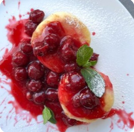 Сырники с вишневым соусом