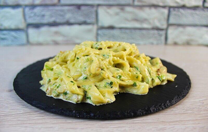 Паста с курицей и шпинатом