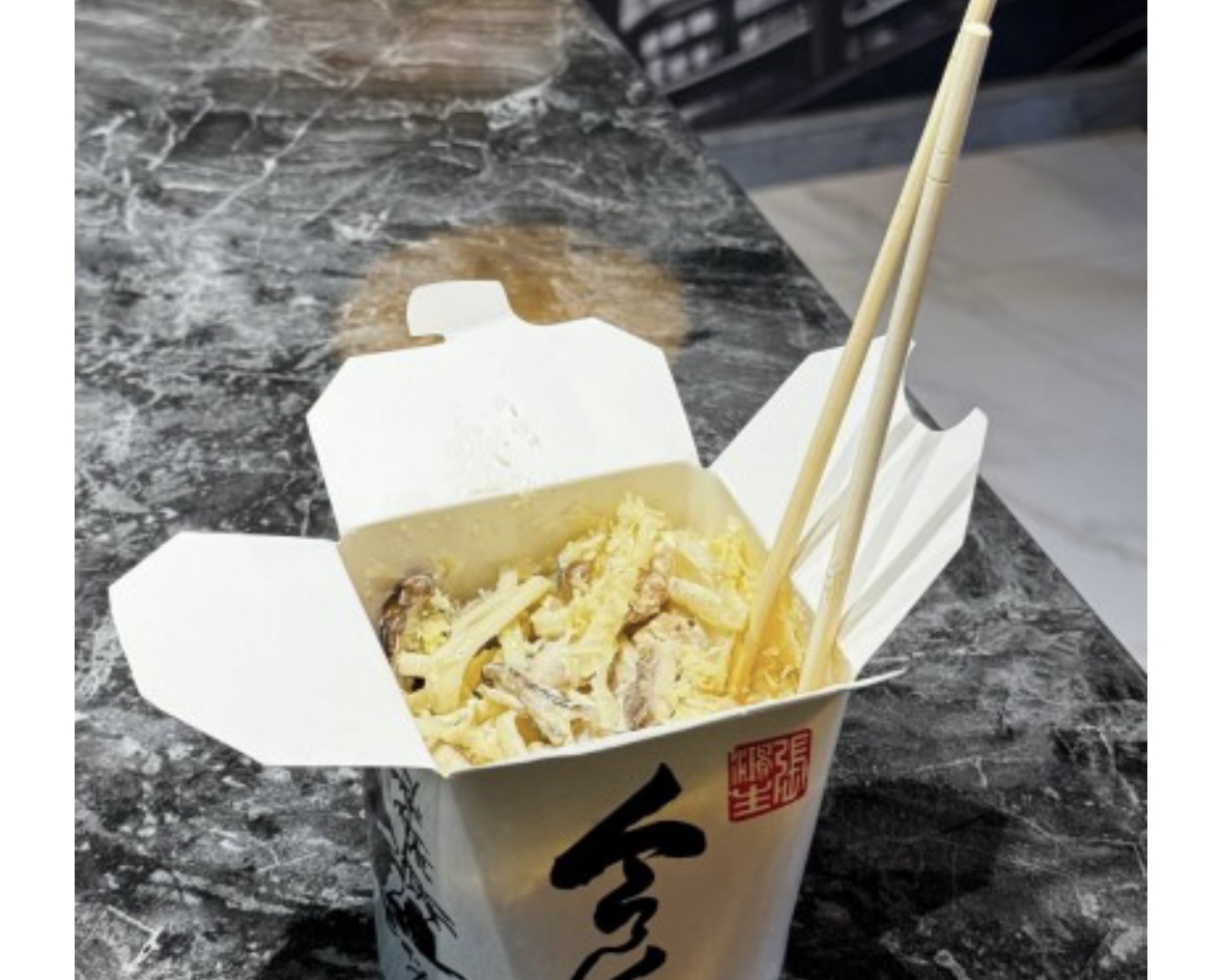 Wok удон с курицей под сливочным соусом 