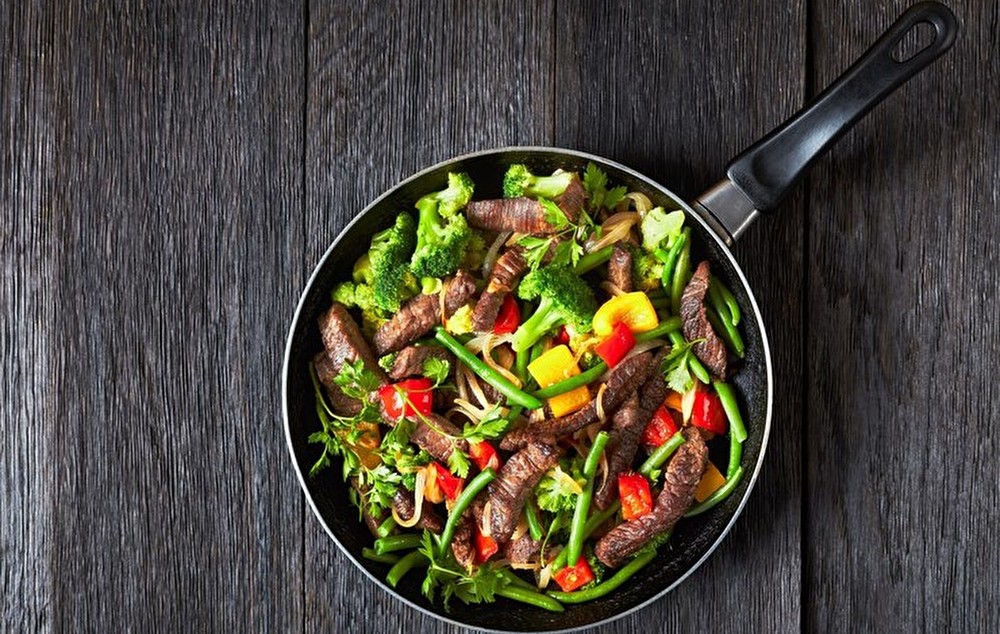 Теплый салат с говядиной