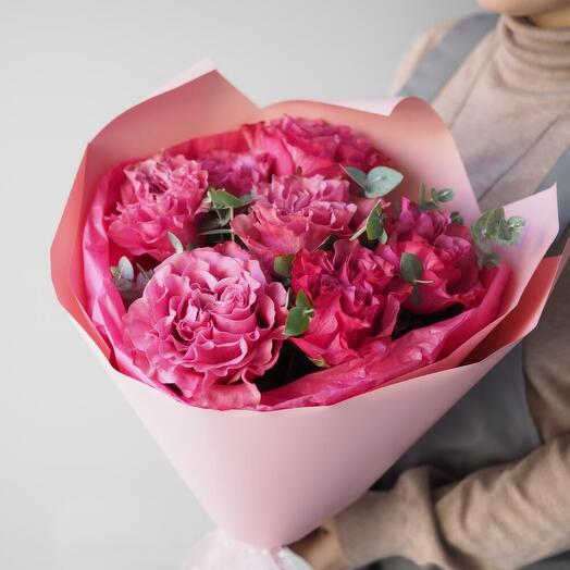 Пионовидная роза розовая