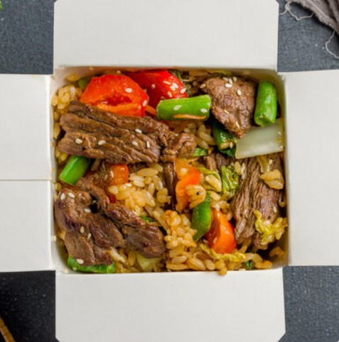 Wok острый с говядиной и рисом