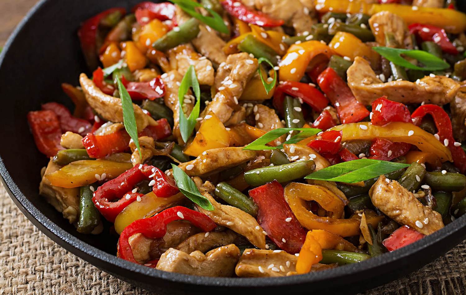 Курица с картоф. по-деревенски и овощами