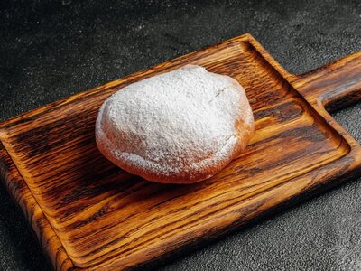 Пончик с заварным кремом