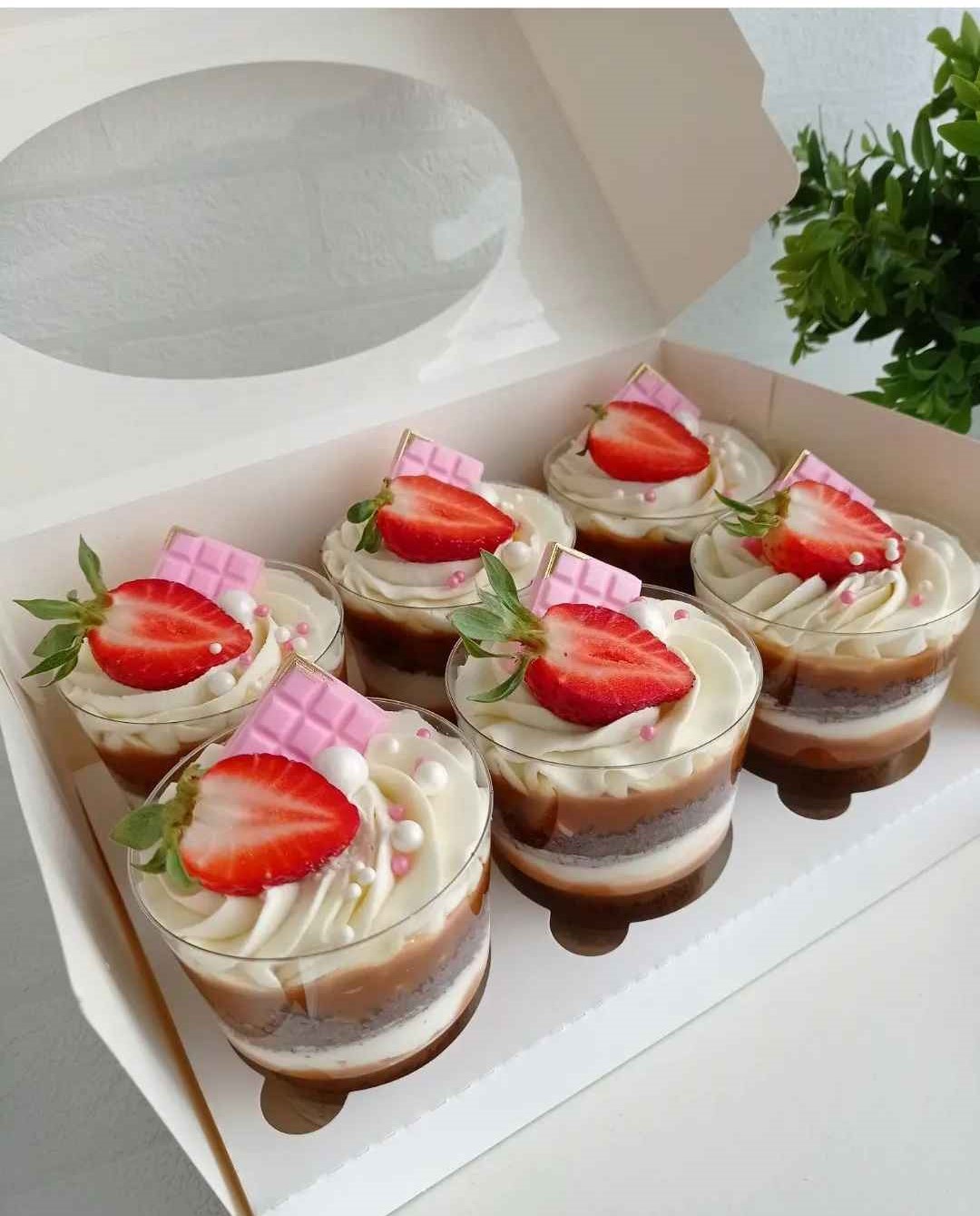 Трайфлы с начинкой сникерс