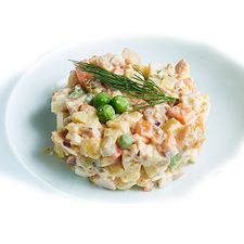 Салат Оливье с копченой курицей