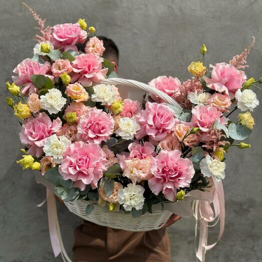 Корзина с цветами французкие розы