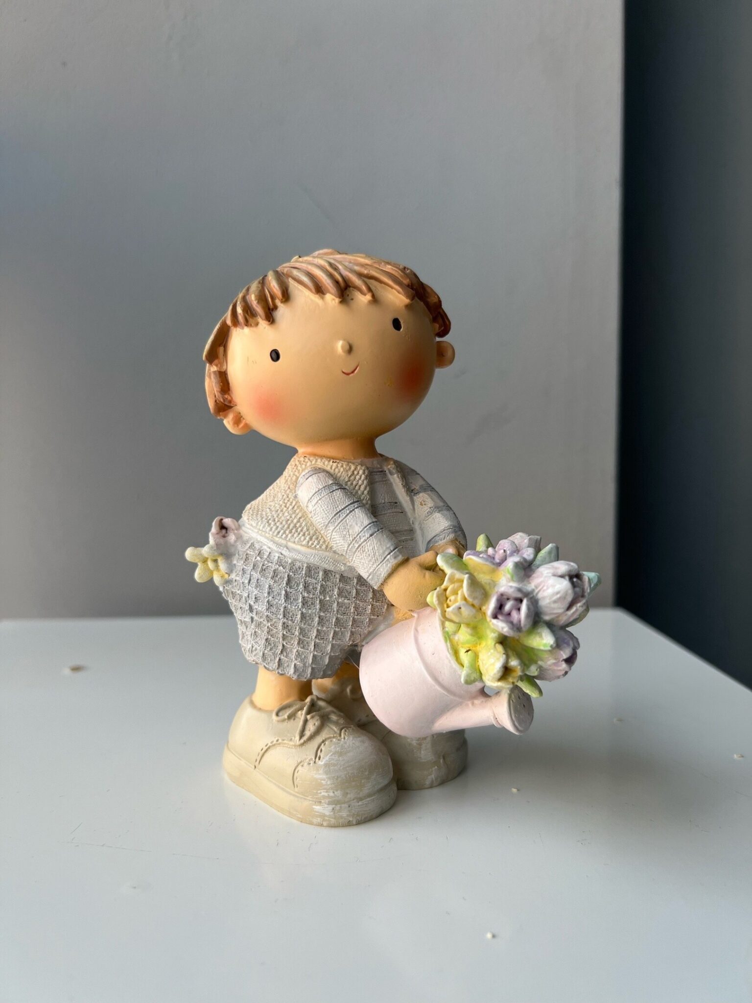 Сувенир Мальчик с лейкой полирезин 14,5*10,5*6