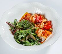 Салат с креветками и авокадо