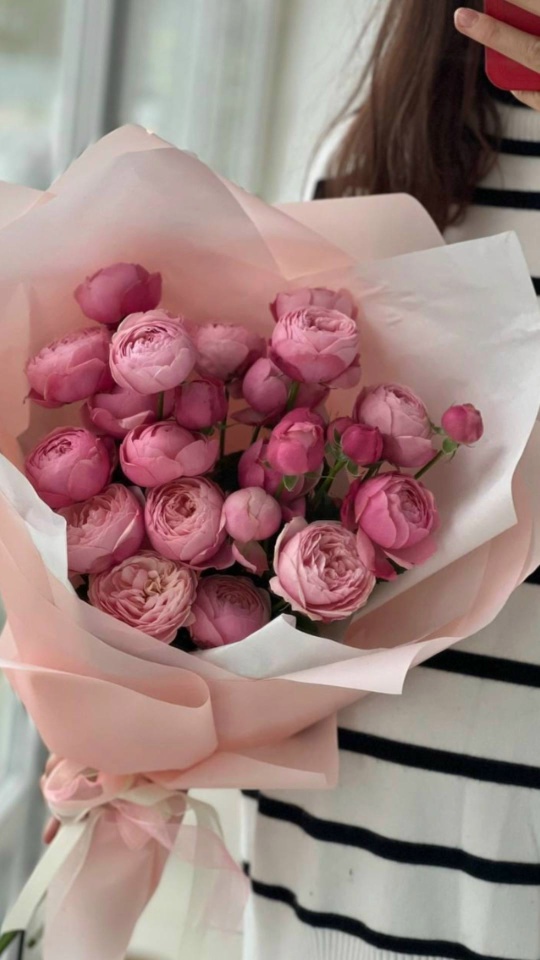 Монобукет кустовых пионовидных роз