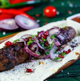 Люля (телятина), хлеб, соус