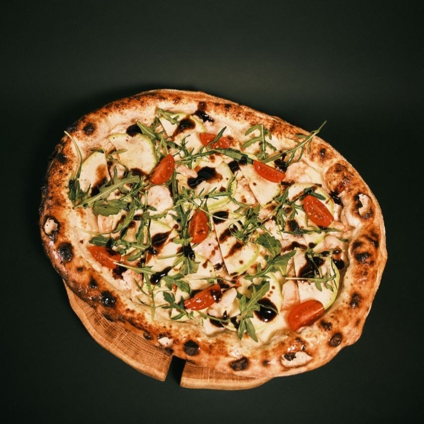 Пицца с креветками и цукини