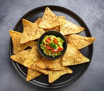 Начос с соусом гуакамоле