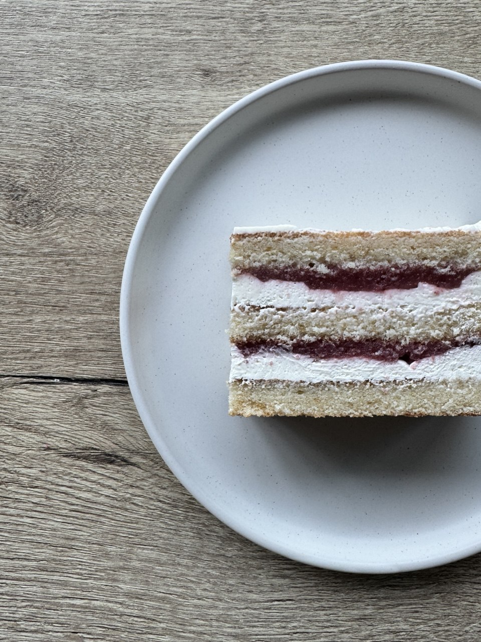 Торт Крем-чиз с вишнёвой начинкой