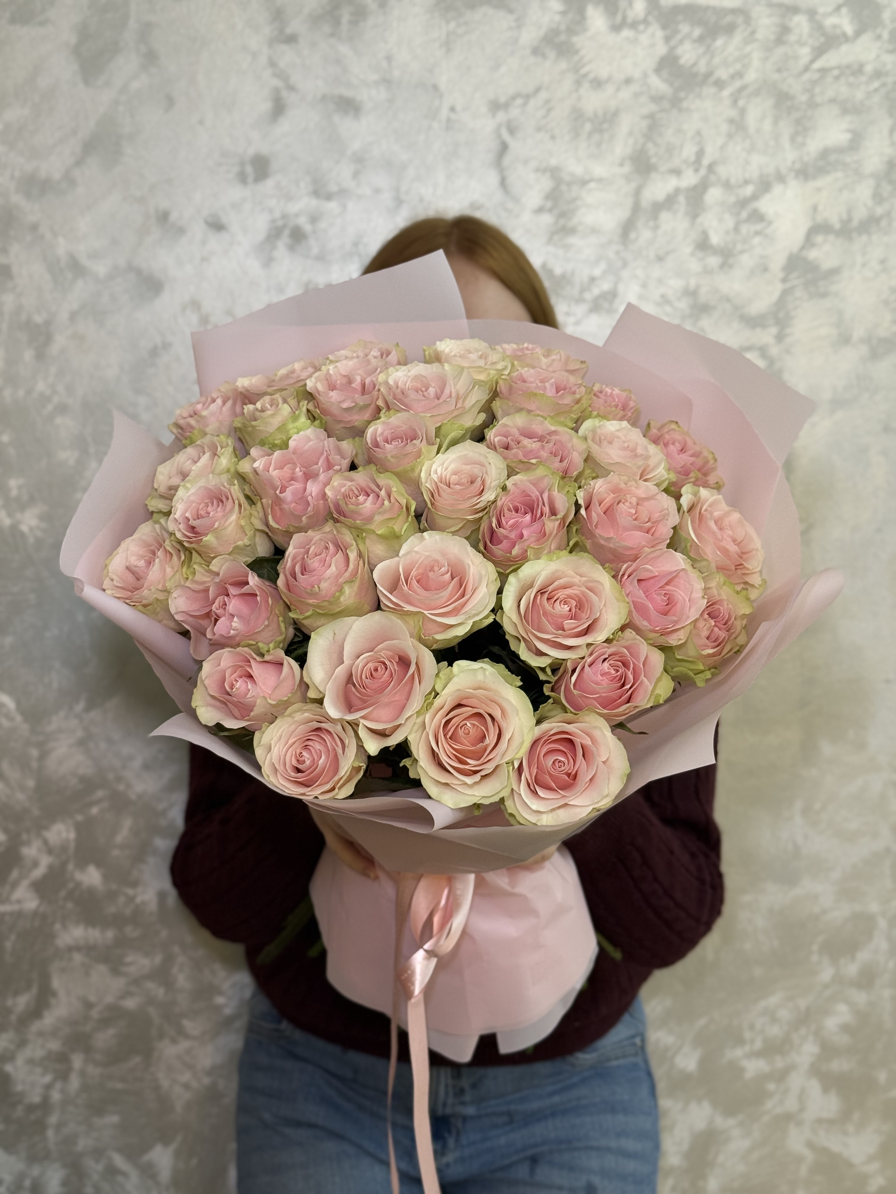 35 розовых роз Фрутетто