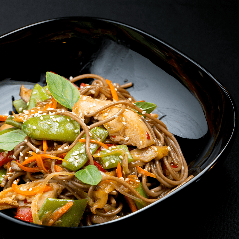 Wok с куриным бедром