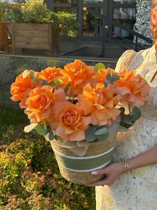 Корзина с французскими розами