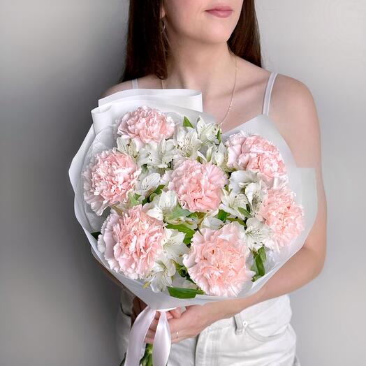 Нежный букет розовый диантус и белая альстромерия