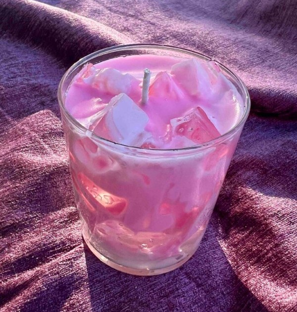 Свеча Клубничный йогурт