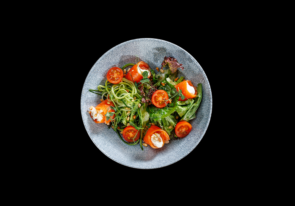 Салат с форелью своего посола с сырным кремом