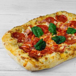Римская пицца пепперони с беконом