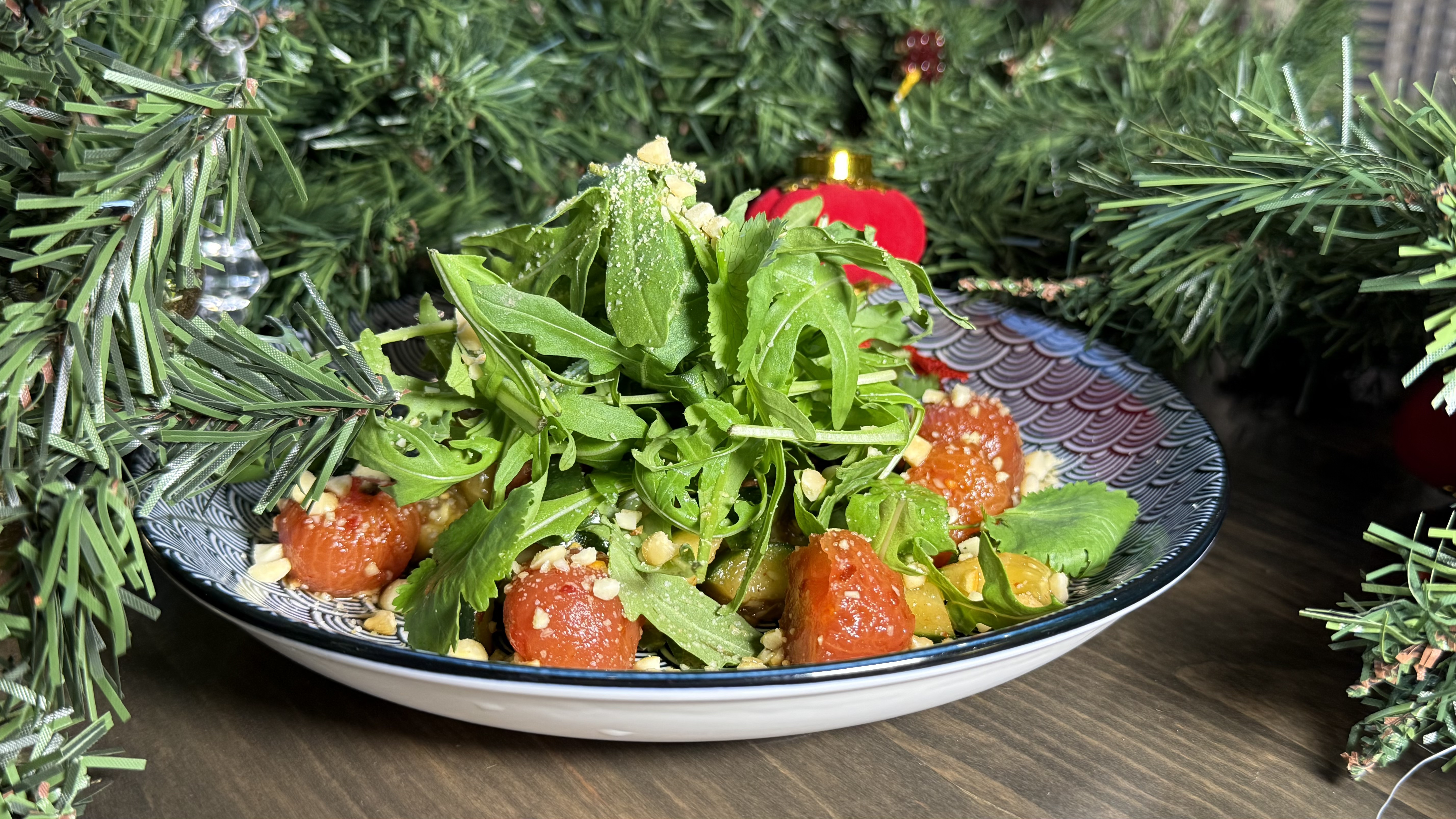 Салат битые огурцы и черри-чили