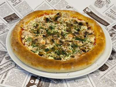 Пицца с курицей и грибами