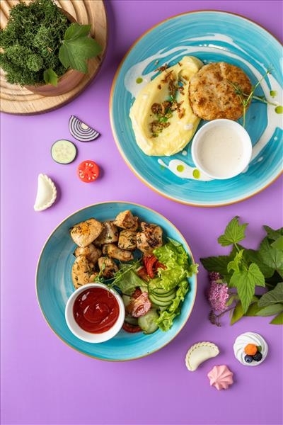 Куриный шашлычок+ овощной салатик