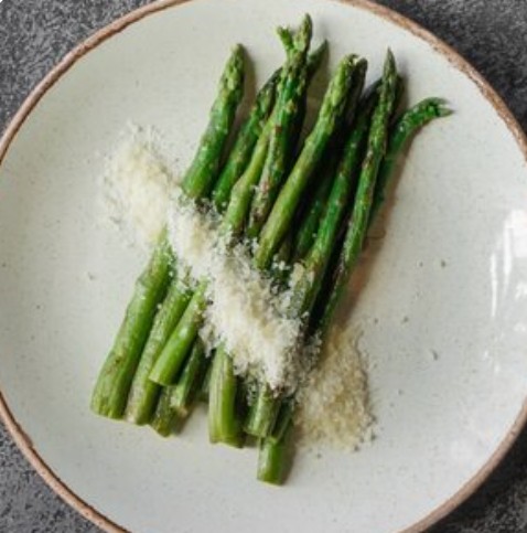 Спаржа с сыром Пармезан