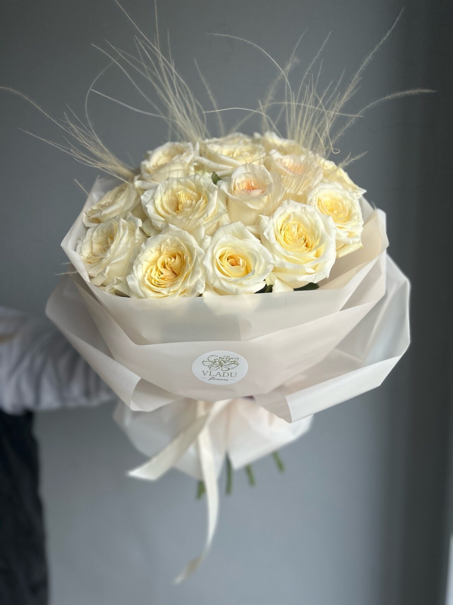 Кремовый букет нежных роз