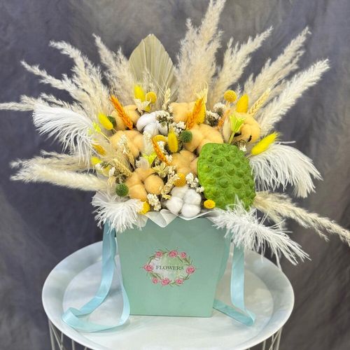 Букет из сухоцветов в коробке-сумочке (с2051) 