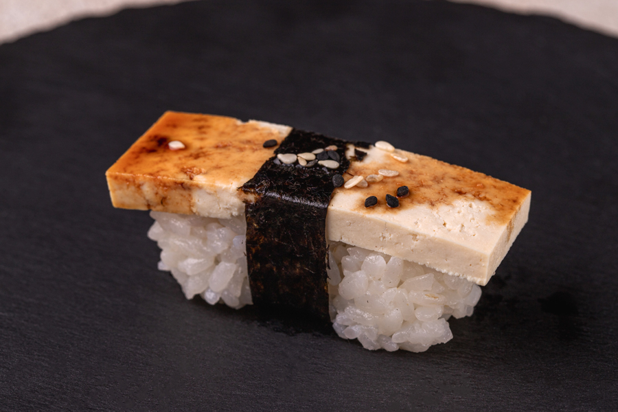 Суши с японским омлетом