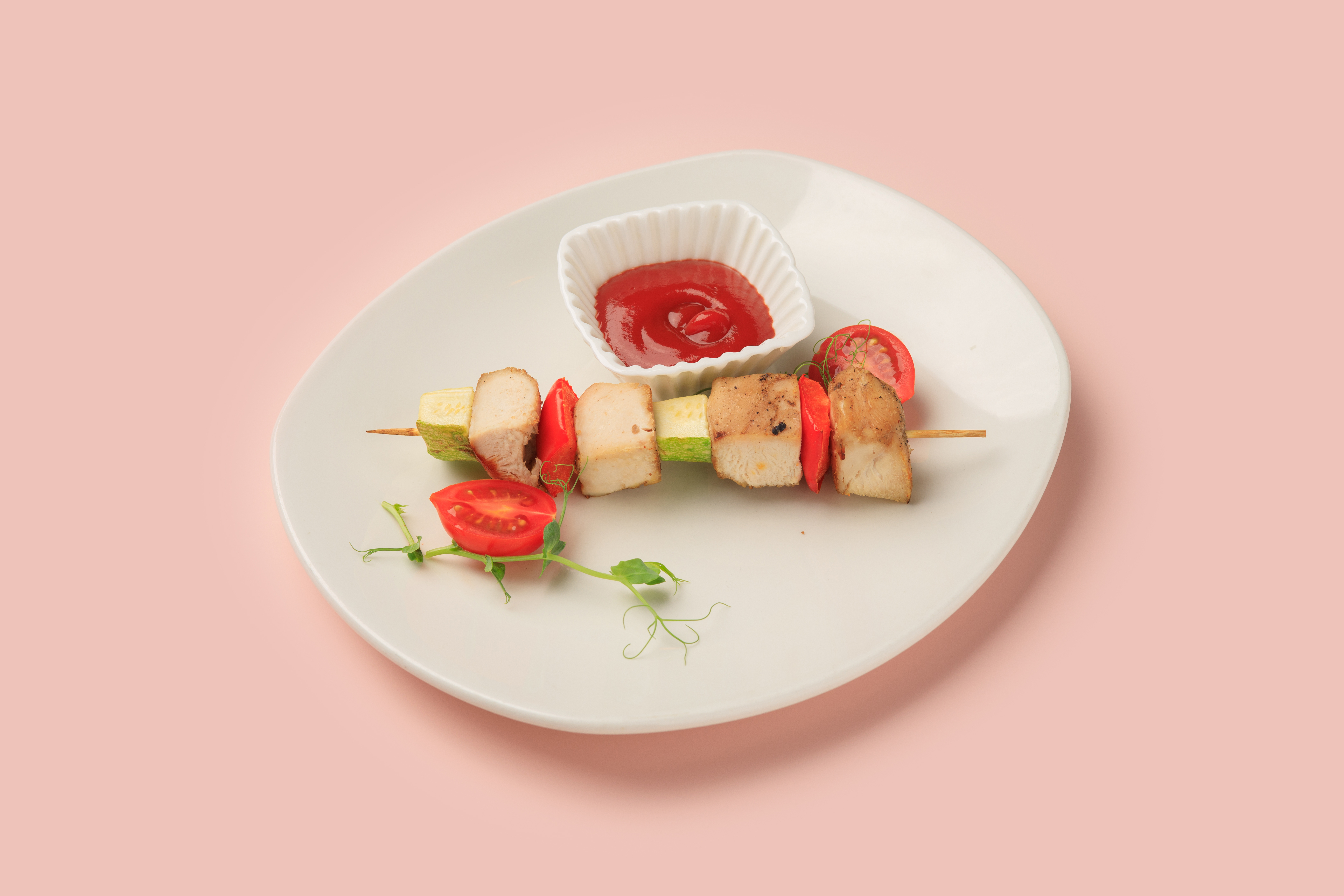 Шашлычок из куриной грудки с овощами