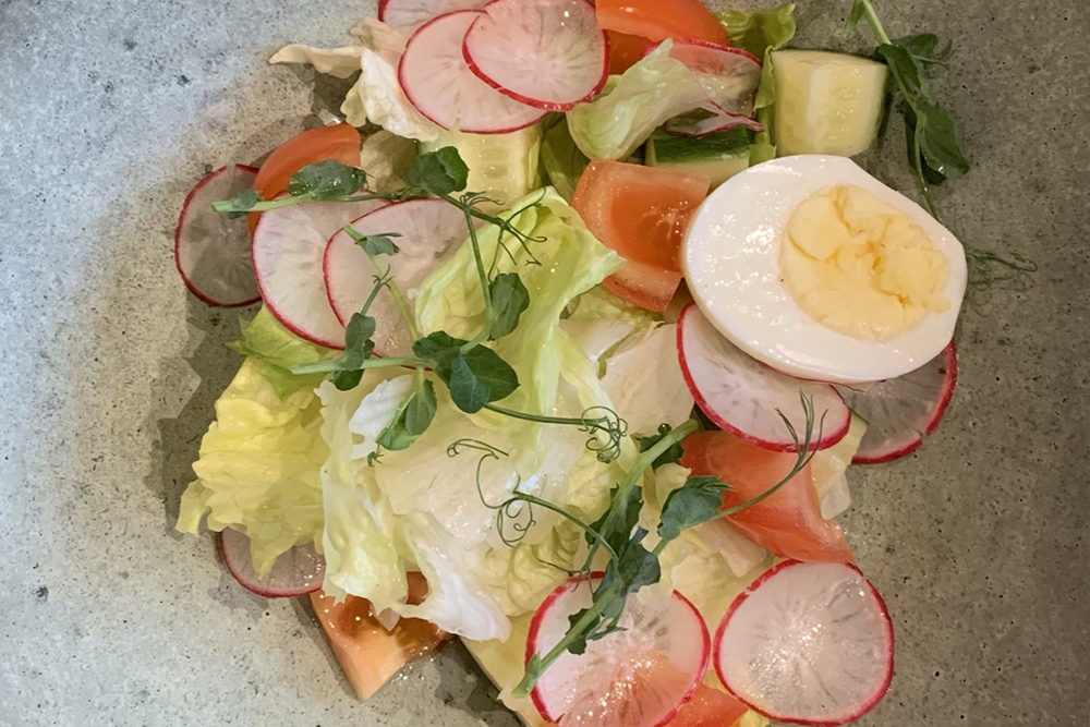 Салат из свежих овощей со маслом