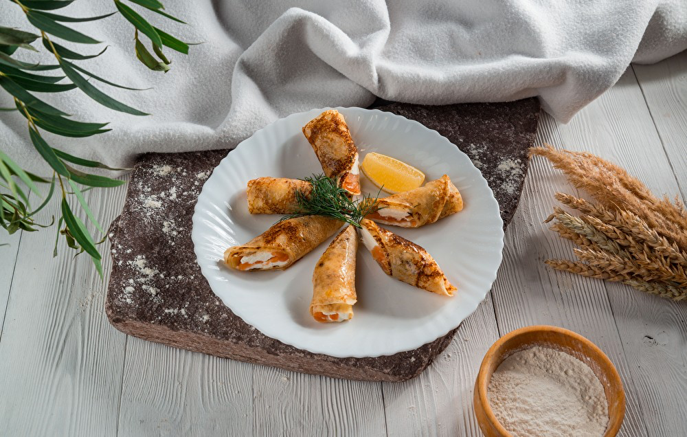 Блинчики с лососем и сливочным сыром