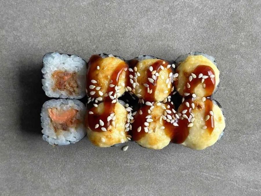 Мини-ролл запеченный лосось