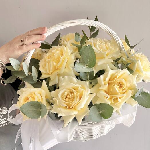 Композиция «Нежность» из французских роз и эвкалипта