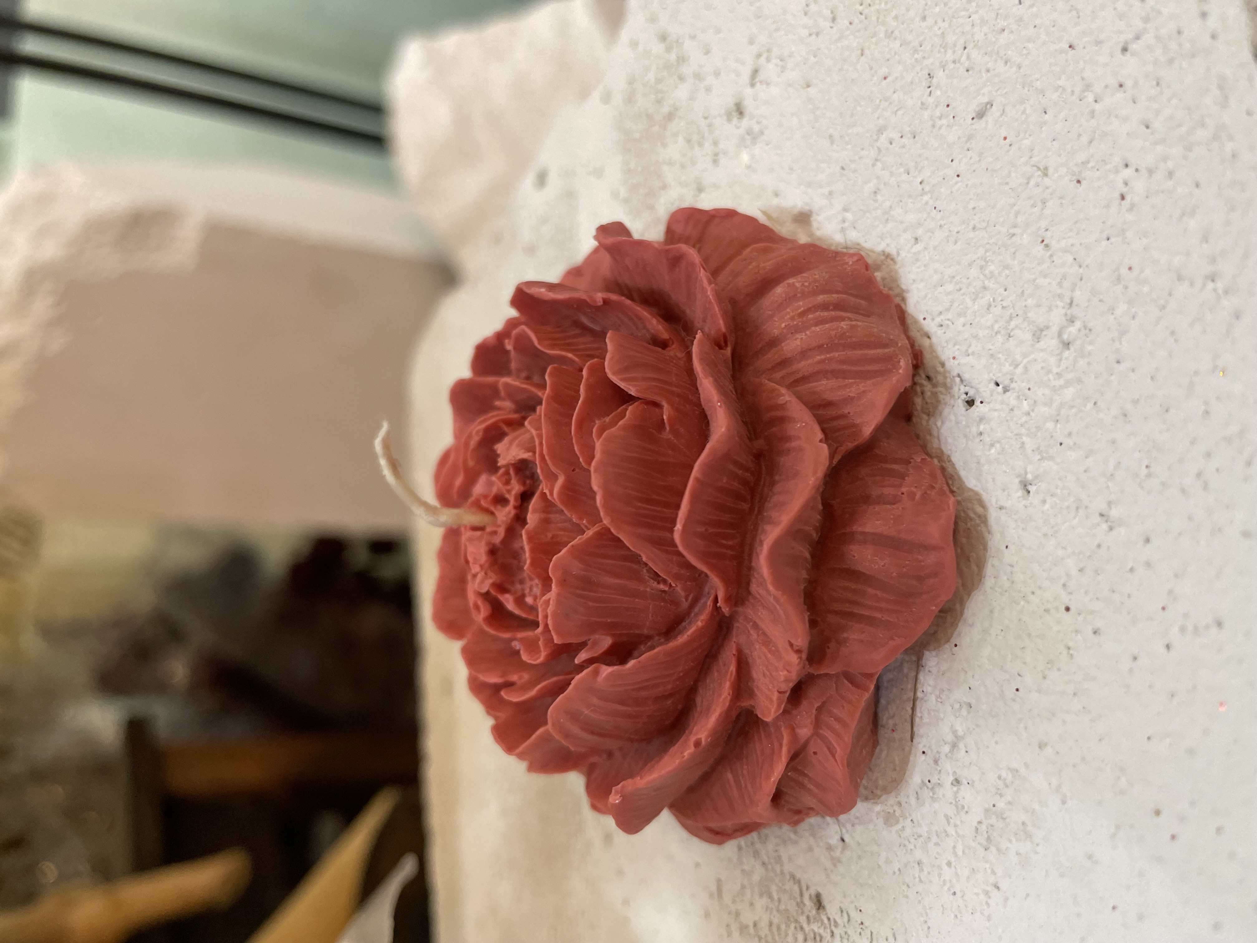 Свеча в виде цветка из натурального пчелиного воска