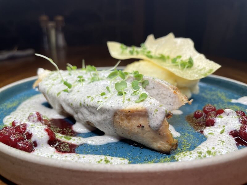 Индейка с пюре и горгонзолой и соусом