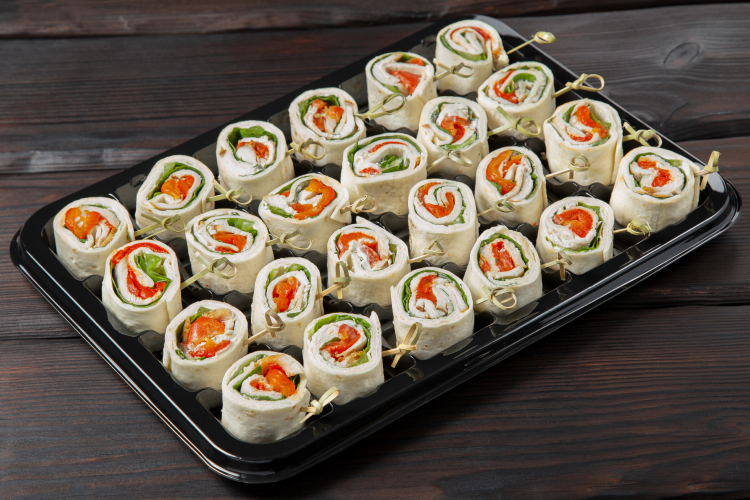 На 4-6 персон тортильи с курицей и овощами