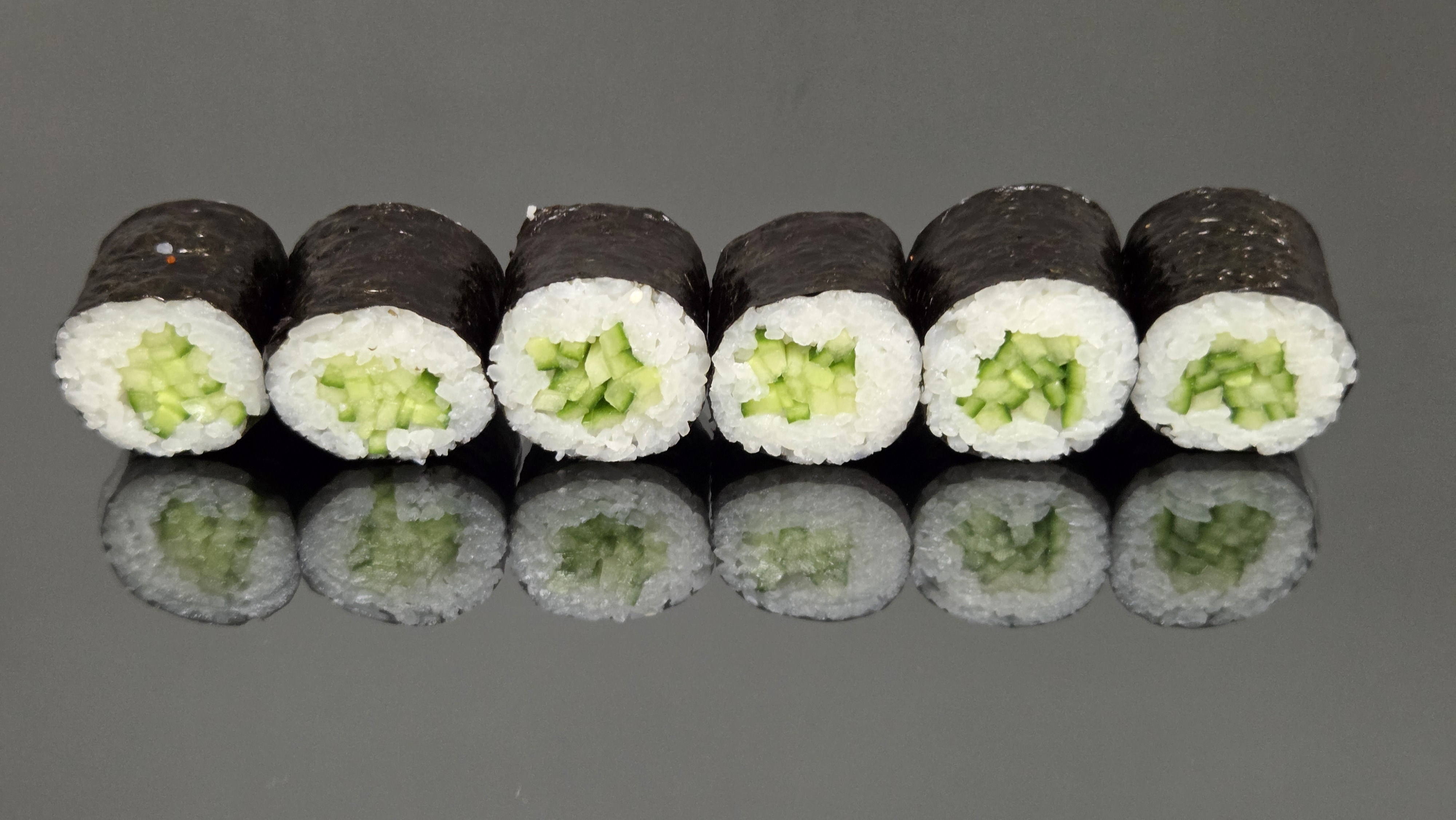 Маки с огурцом