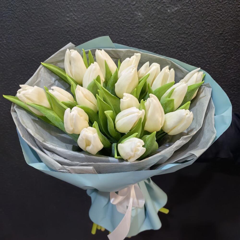 Нежный монобукет из 19 белых тюльпанов (код 287)