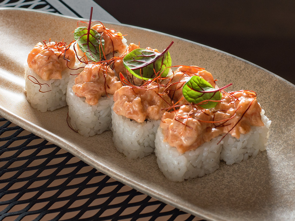 Ролл тартар с лососем