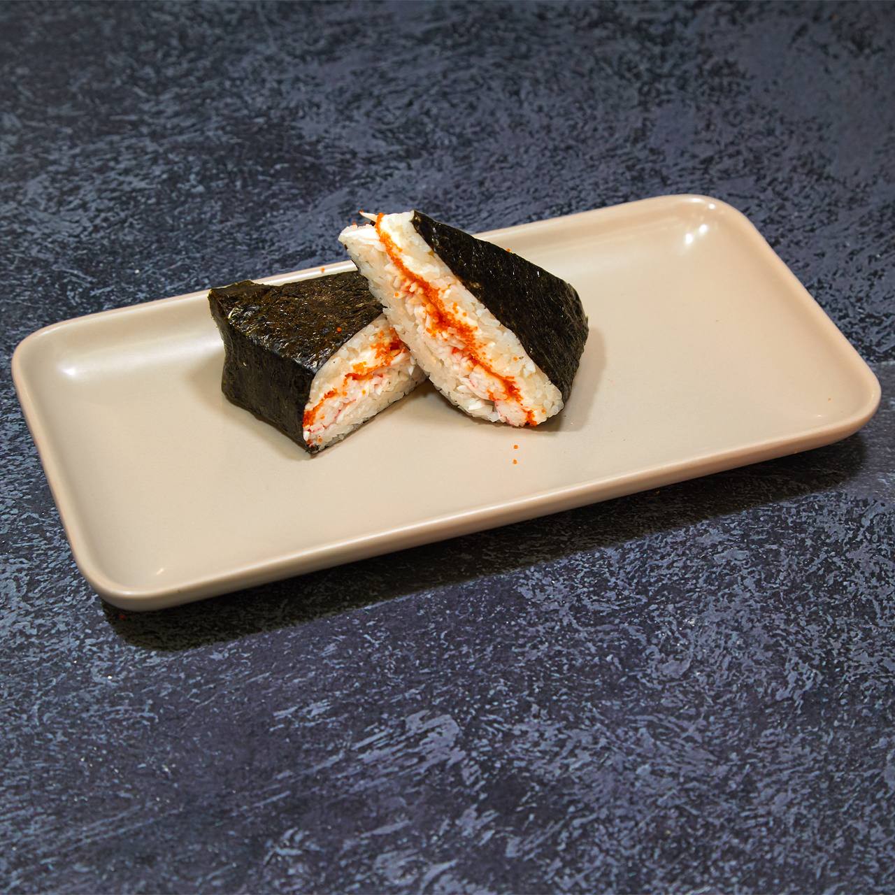 Онигири с крабом