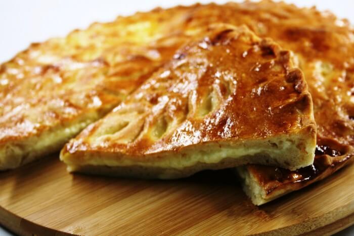 Пирог с картошкой и сыром 1 кг.